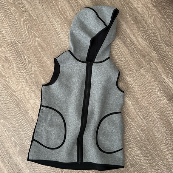 Lululemon Insculpt Vest Gray Hooded Reversible, size 10 - Picture 9 of 9